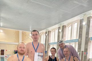 Соревнования по плаванию 