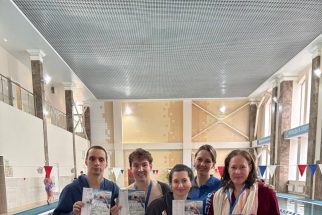 Соревнования по плаванию 